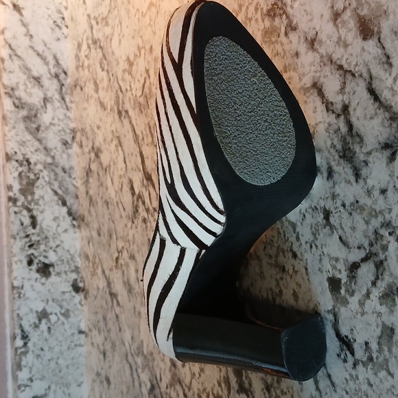 🦓 🔥Michael Kors zebra print heels size 7M - Picture 15 of 15